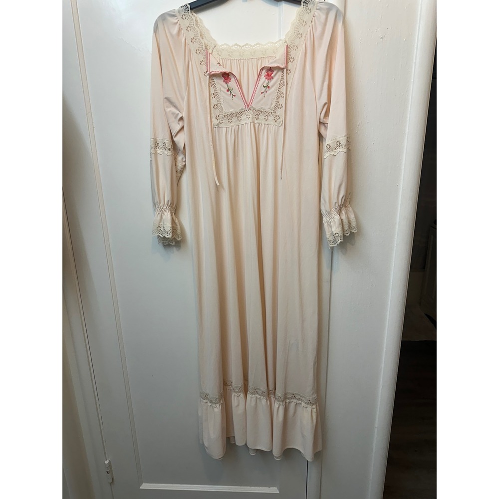 Vintage‎ Floral Embroidered Lace Trim Nightgown Long Sleeve Cream Cottagecore
